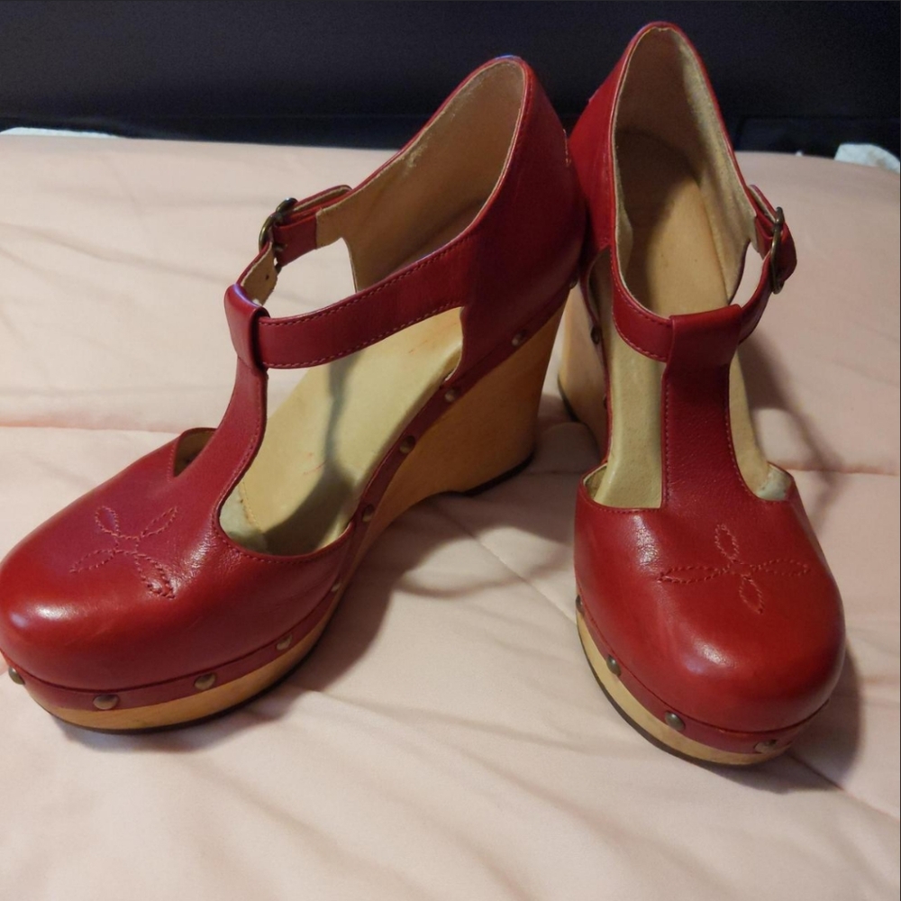 UGG Chrissie leather wood platform Mary Jane.